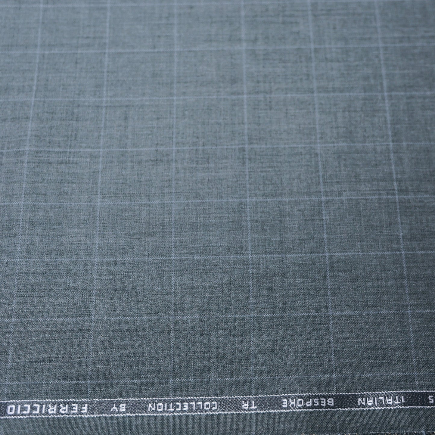 FERRECIO GREY CHECKS SUITING