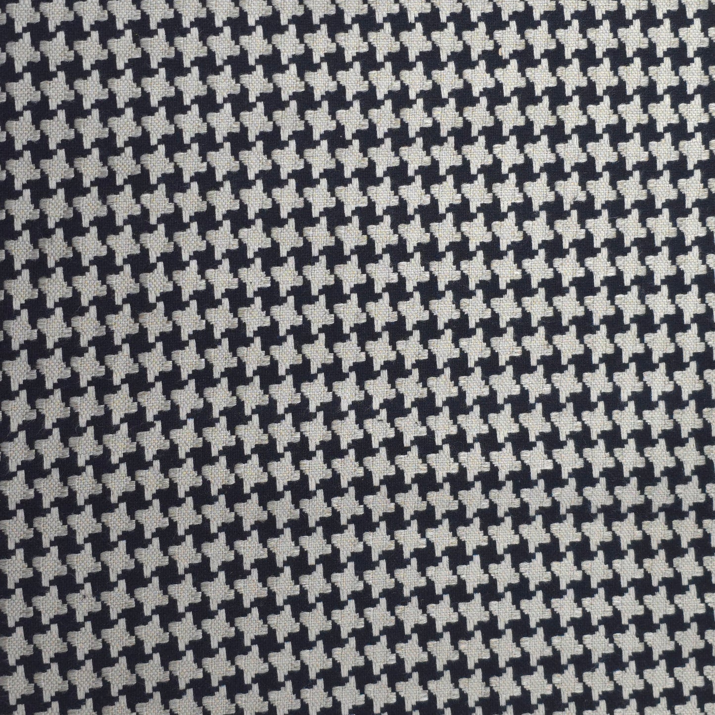 D&J BLACK HOUNDSTOOTH TWEED