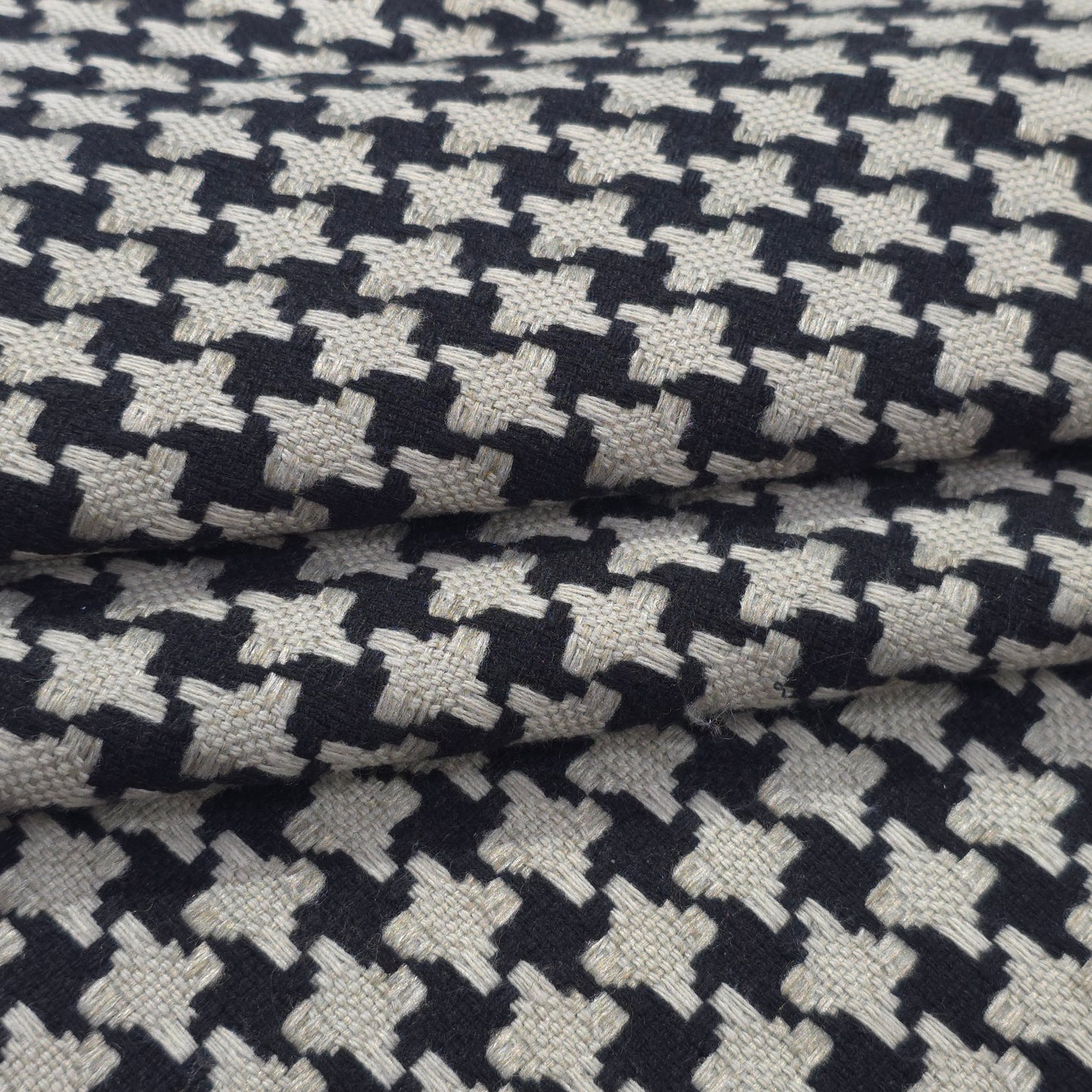 D&J BLACK HOUNDSTOOTH TWEED
