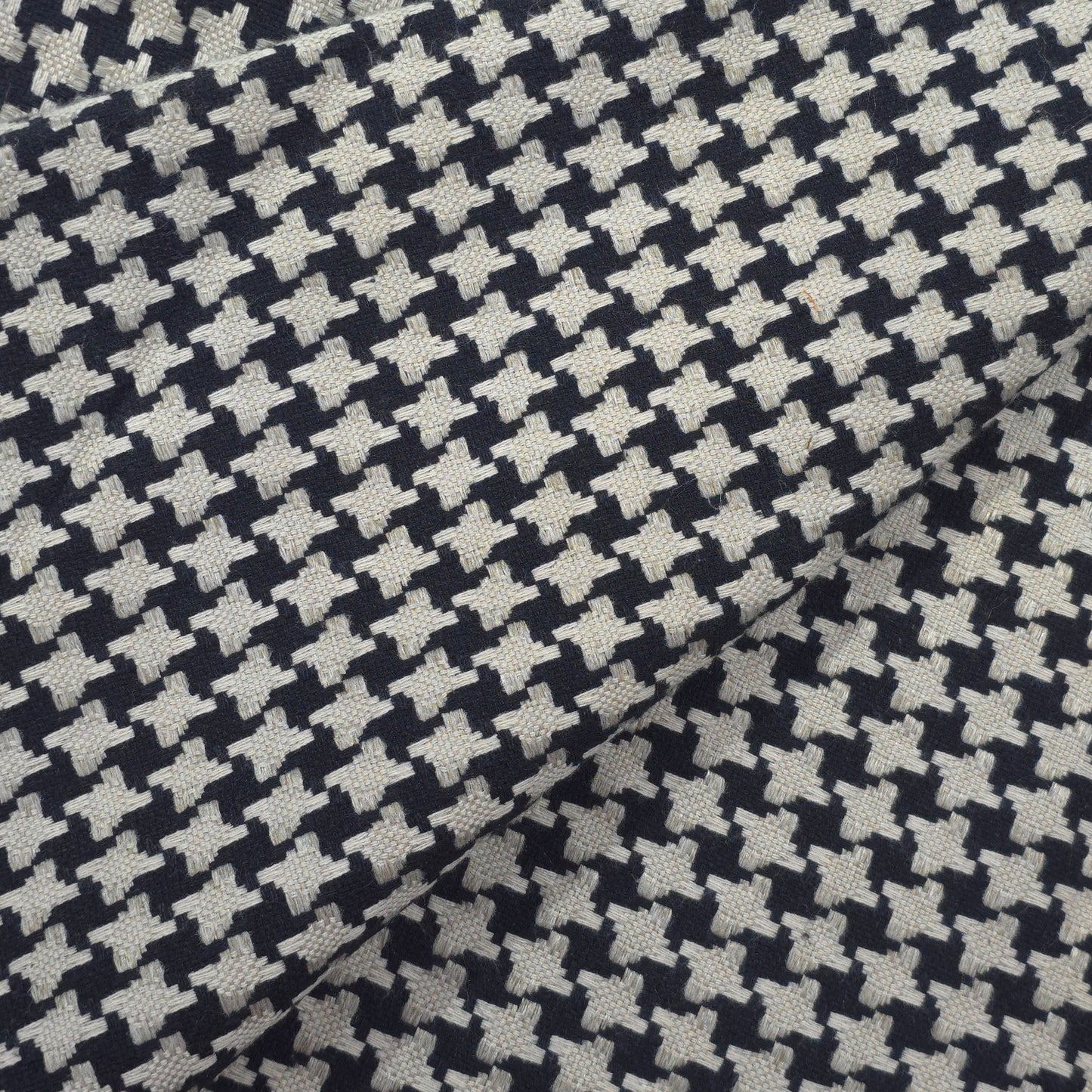 D&J BLACK HOUNDSTOOTH TWEED