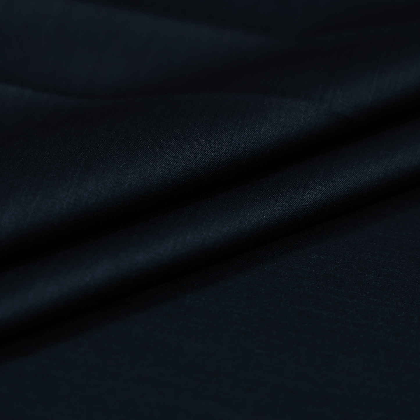 J HAMPSTEAD WOOL BLENDED BLACK SELF SUITING