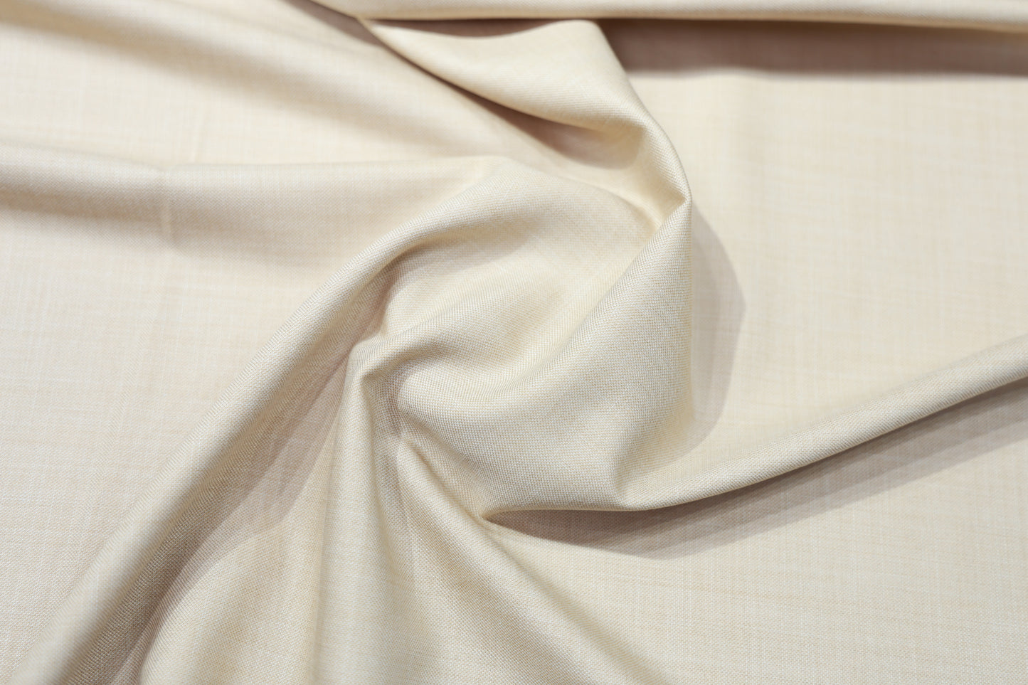RAYMOND NOVELA BEIGE SELF SUITING