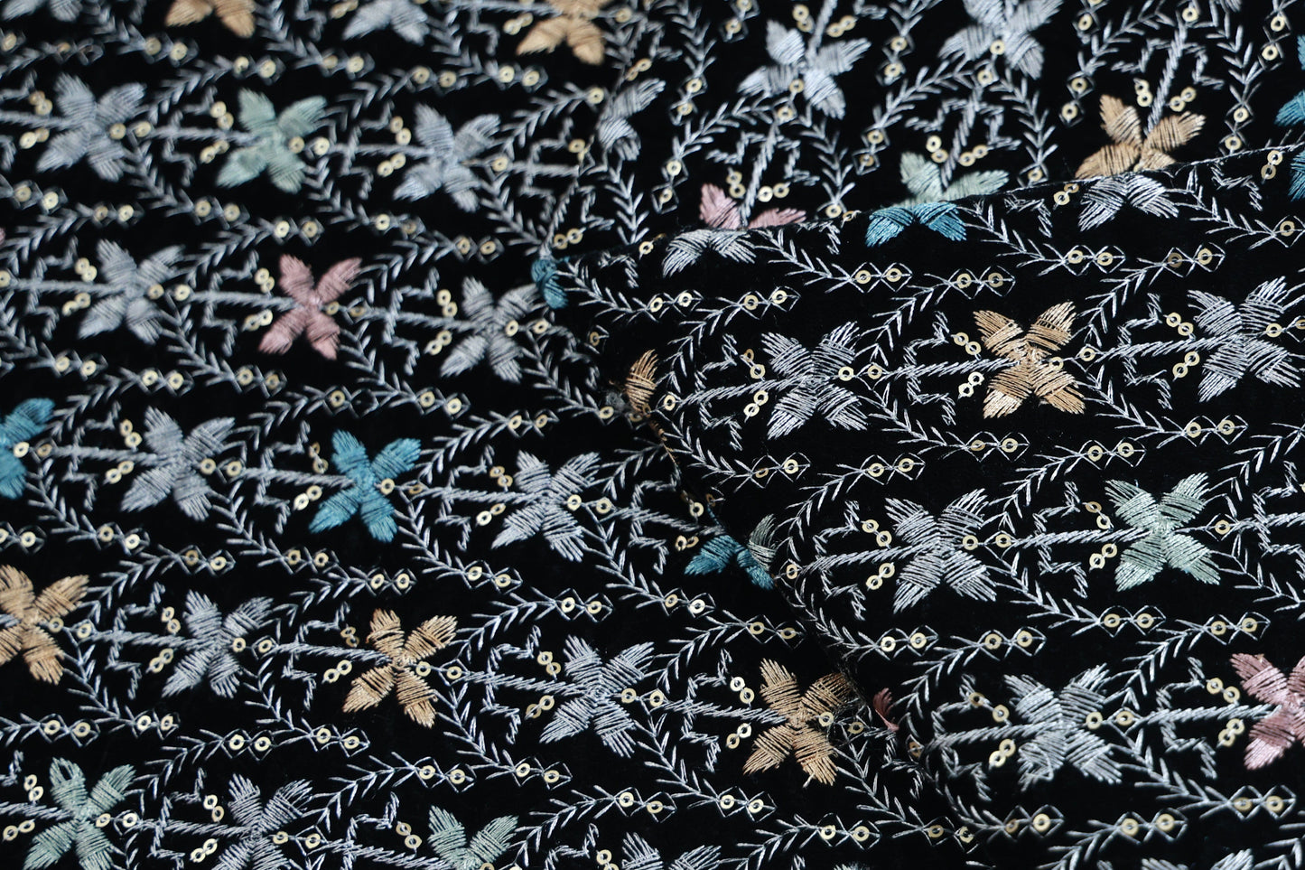 MUTLICOLORED EMBROIDERED VELVET WITH BLACK BASE