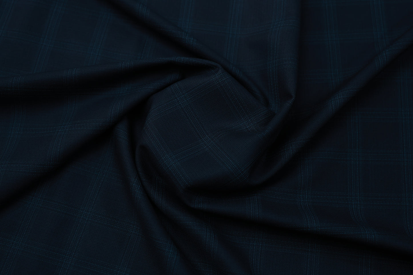 ITALIAN CHANNEL 13942  CHECK NAVY BLUE SUITING