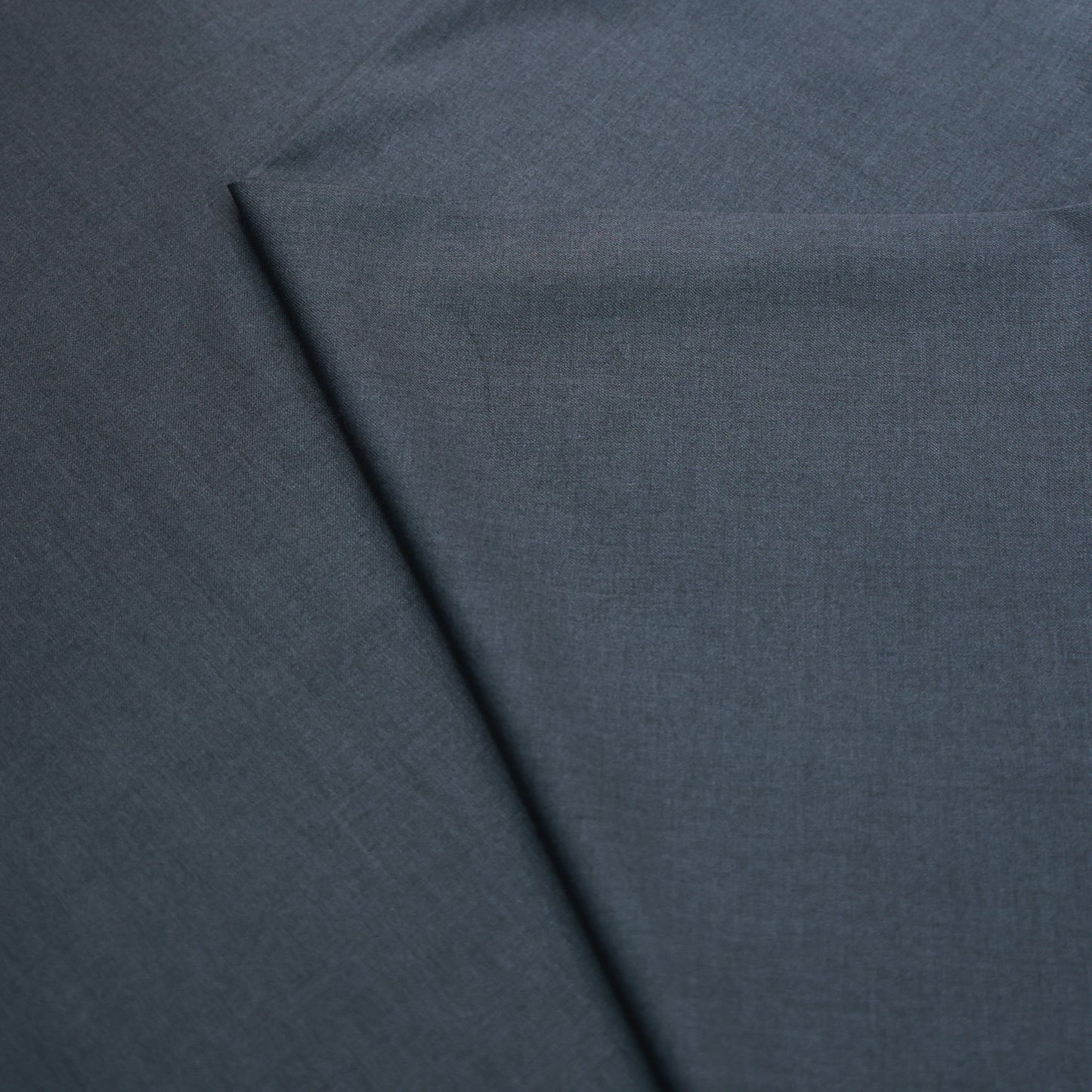FERRICIO DARK GREY SUITING