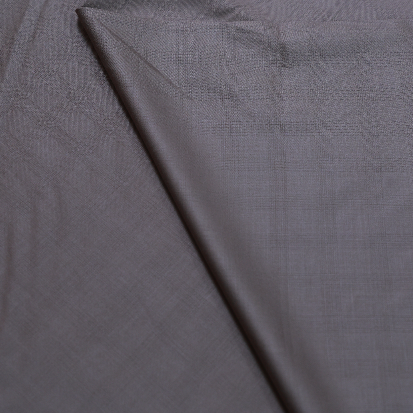 ITALIAN CHANNEL BROWN SELF SUITING